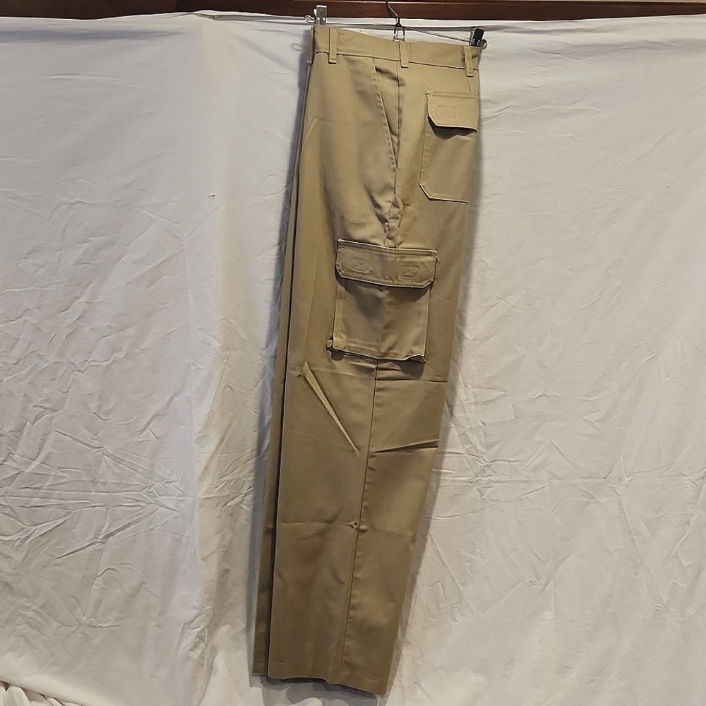 Aramark khaki cargo 36-32 pants
